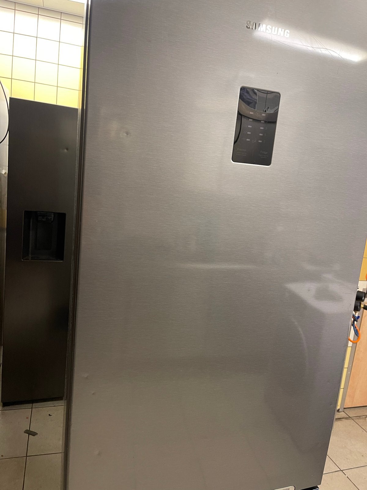 Samsung Koelkast met Vriezer en Waterdispenser, Witgoed en Apparatuur, Gebruikt, 200 liter of meer, 60 cm of meer, Met aparte vriezer