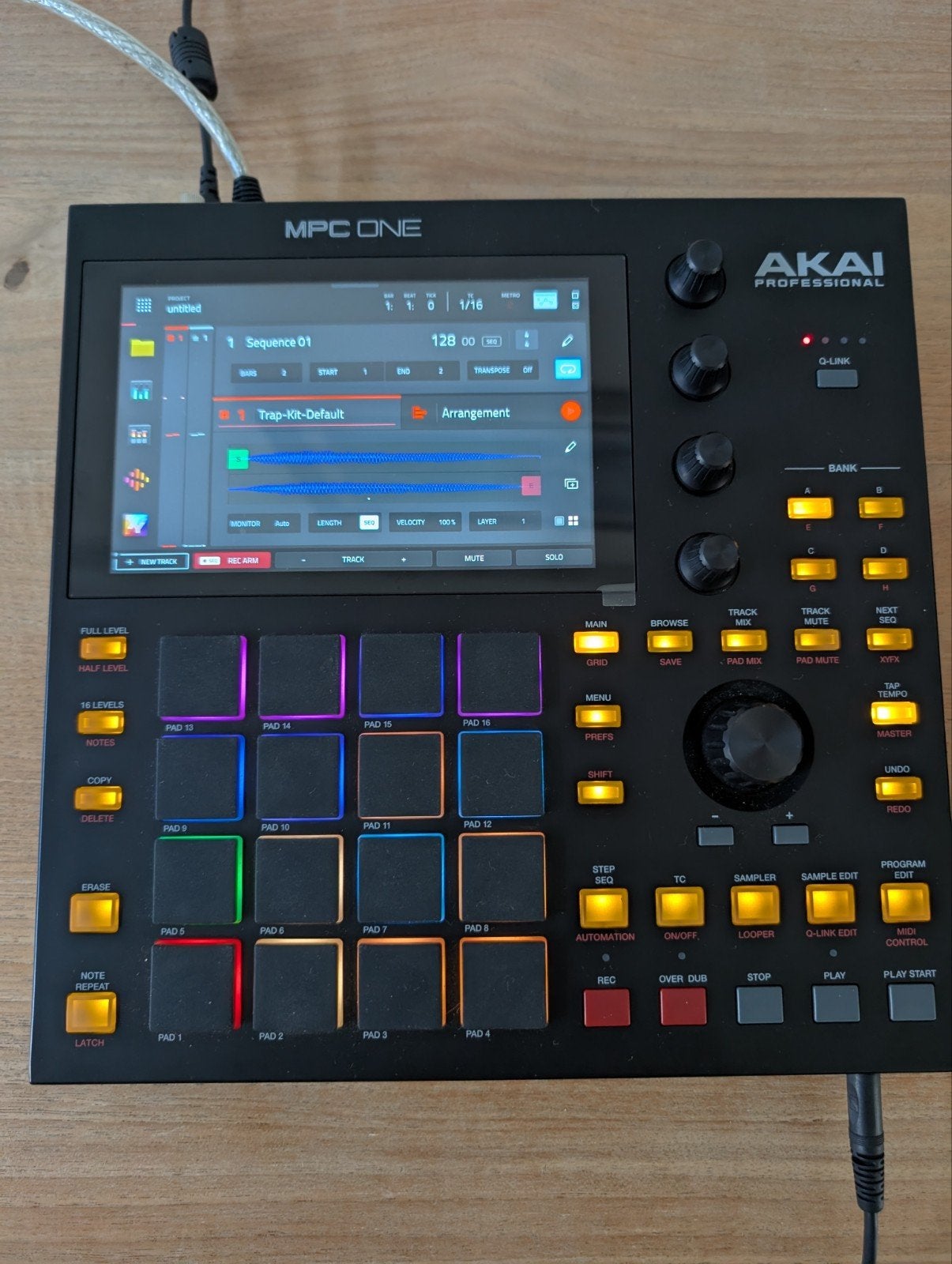 AKAI MPC ONE, Muziek en Instrumenten, Ophalen, Zo goed als nieuw