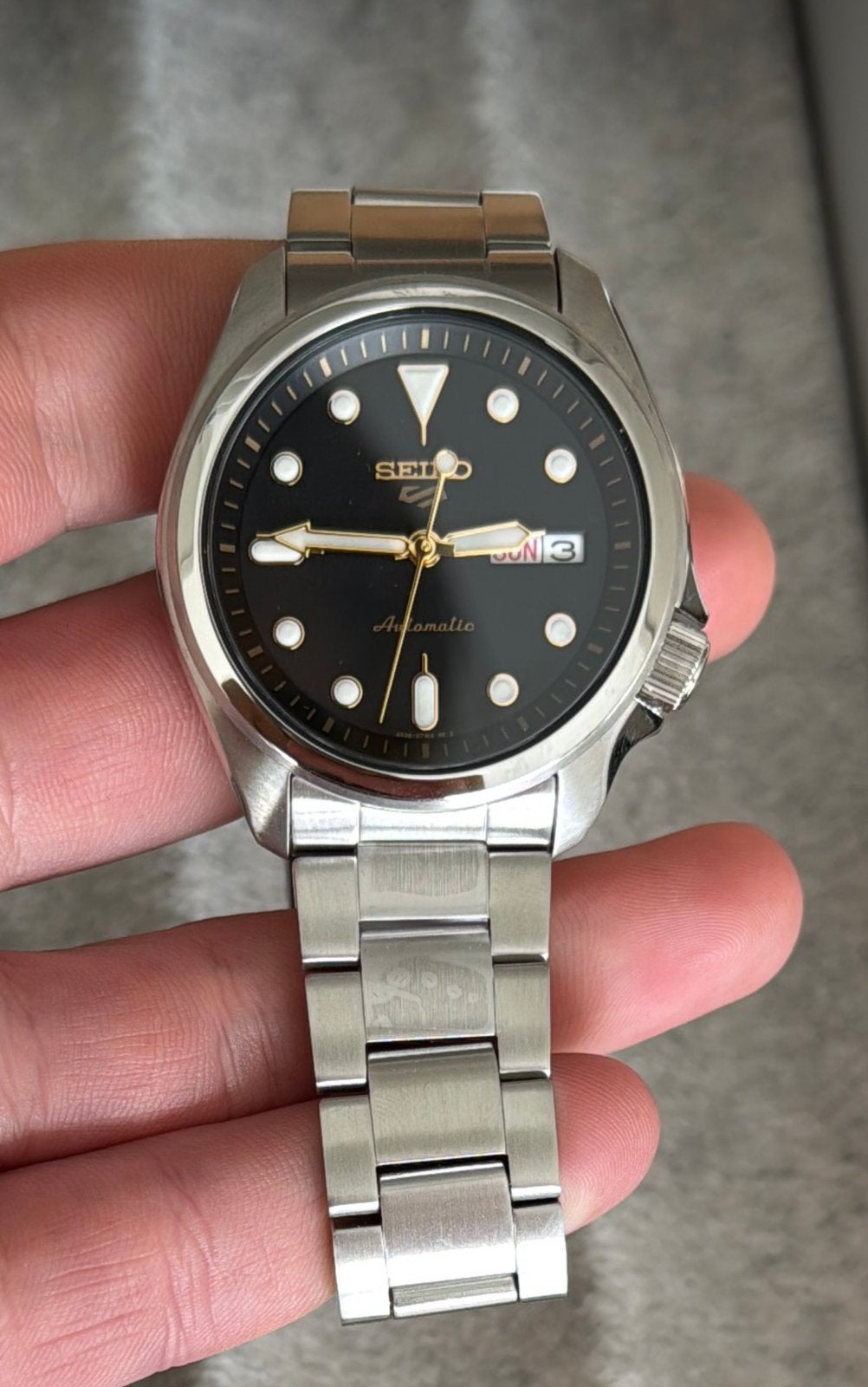 Seiko 5 sports (SRPE57K1) zwart goud, Sieraden, Tassen en Uiterlijk, Ophalen, Staal, Polshorloge, Nieuw