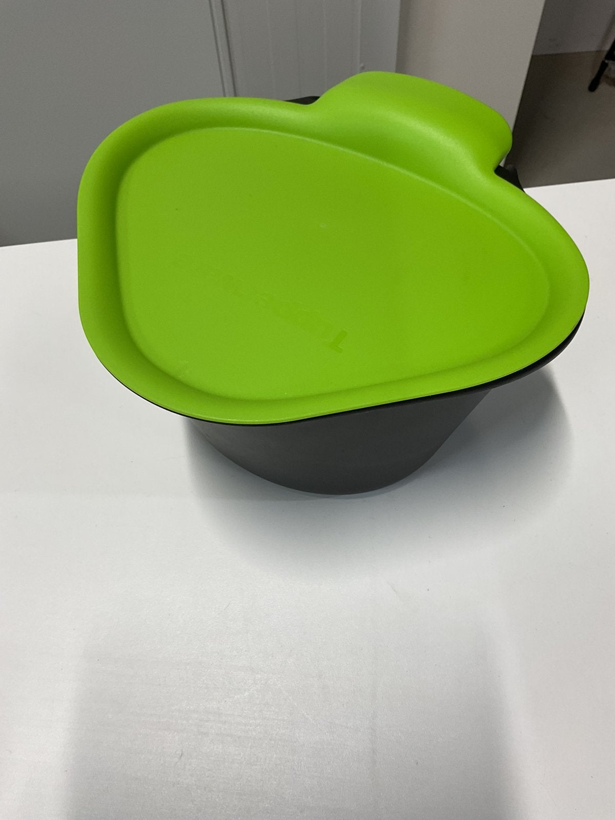 Tupperware klein afvalbakje met deksel meerdere beschikbaar, Ophalen of Verzenden, Zo goed als nieuw