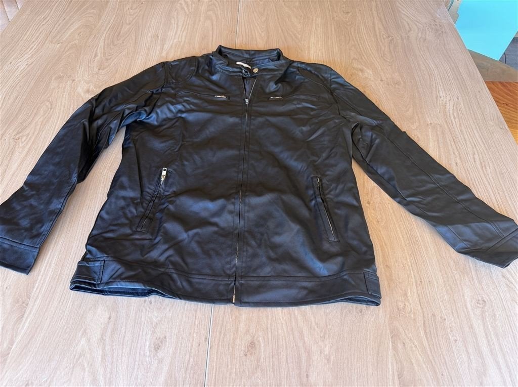 Zwarte Lederlook Damesjas - Maat L, Ophalen of Verzenden, Zo goed als nieuw, Maat 38/40 (M), Zwart