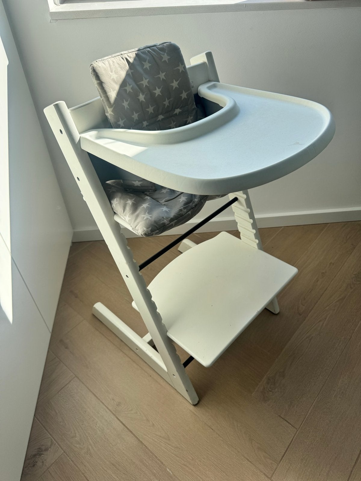 Meegroeistoel van Stokke Tripp Trapp met eetblad en kussen, Kinderen en Baby's, Kinderstoelen, Ophalen, Zo goed als nieuw, Meegroeistoel
