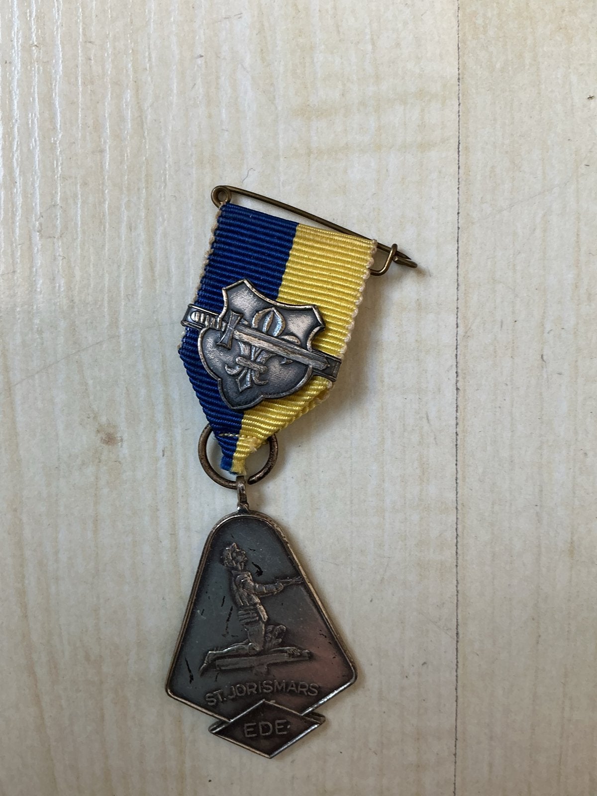 Vintage St. Joris Mars Ede medaille met lint, Ophalen of Verzenden, Gebruikt