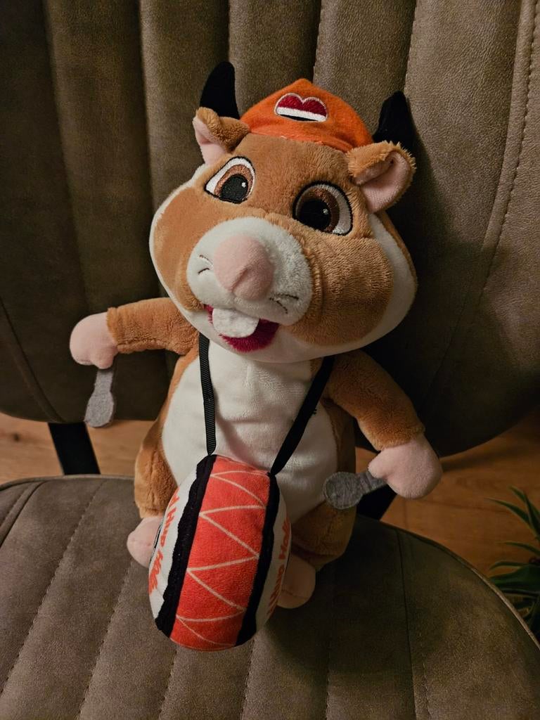 Hamster knuffel met trommel en oranje pet, Overige merken, Overige karakters, Hamster, Ophalen of Verzenden