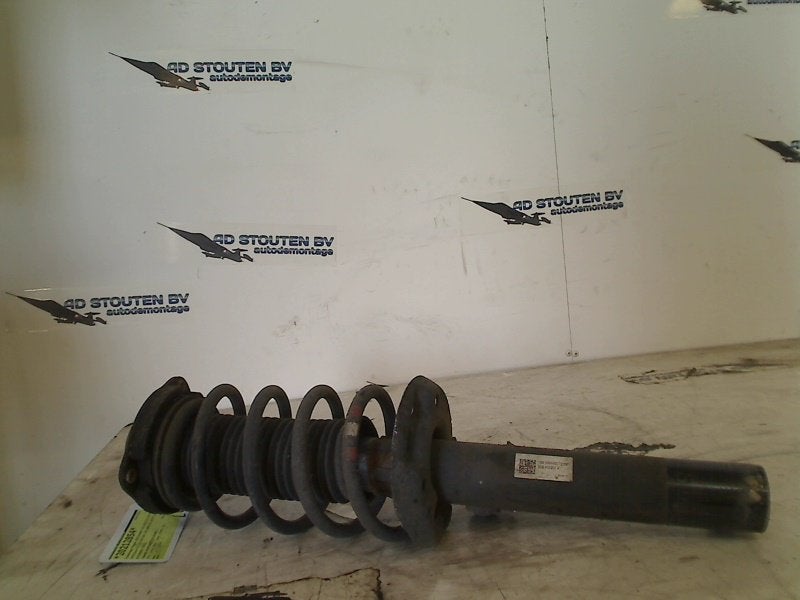 Veerpoot Links Voor Volkswagen Passat (362) 2012 3C0413031AT, Gebruikt, Volkswagen, Volkswagen AG, Kundenbetreuung@volkswagen.de