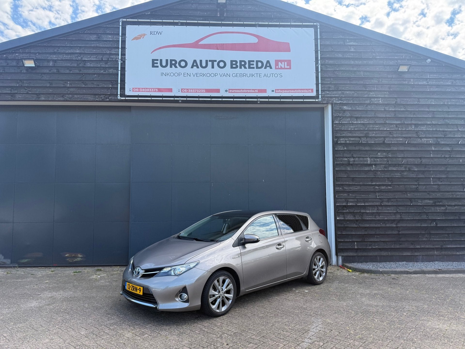 Toyota Auris 1.8 Hybrid Lease, Auto's, Toyota, Euro 5, Gebruikt, 4 cilinders, Bruin
