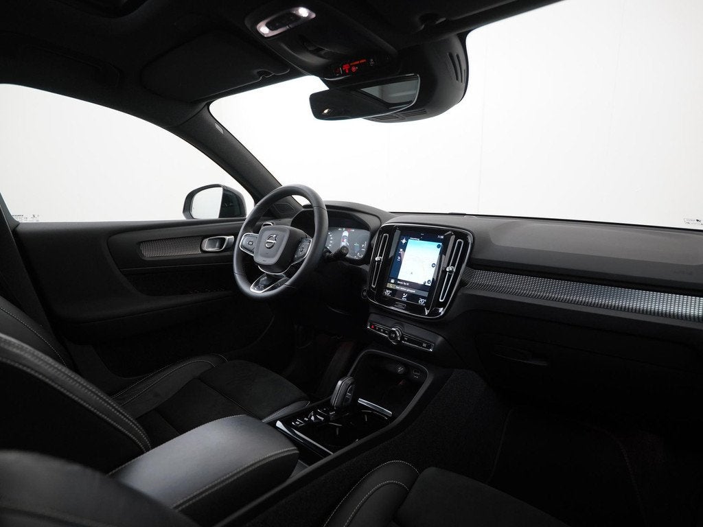 Volvo XC40 1.5 T5 Recharge R-Design | Trekhaak | Panoramadak, Auto's, Volvo, 12 maanden, Euro 6, 179 pk, Zwart
