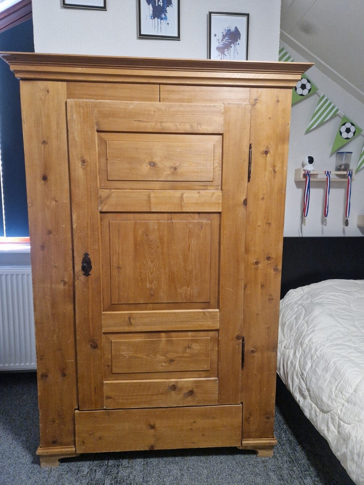 Antieke grenen kast met legplanken en lade, Ophalen