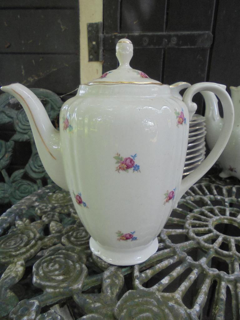 Koffiepot M S bloemboeket roze roosjes klein blauw bloemetje, Ophalen of Verzenden