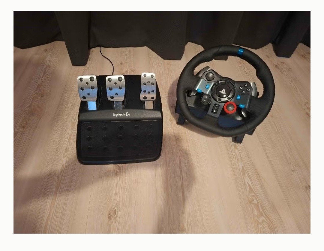 Foto 3 van logitech G29 Driving Force Racestuur PS4/5 + pedalen