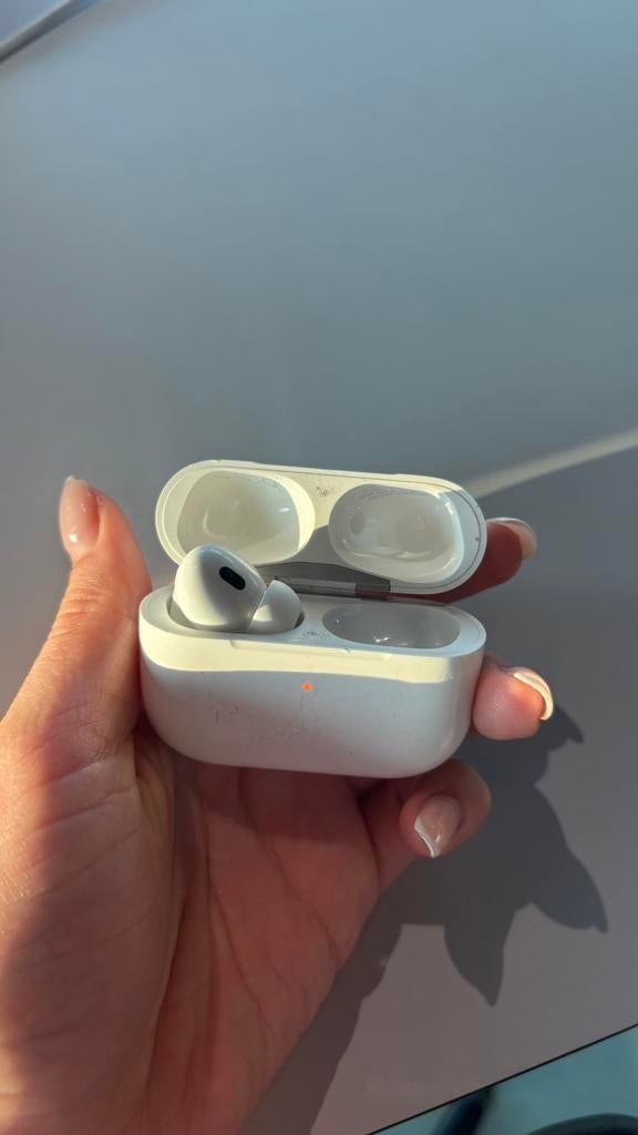 Apple Airpods Pro 2 Magsafe USB-C linker-oortje met doosje, Ophalen of Verzenden, Zo goed als nieuw