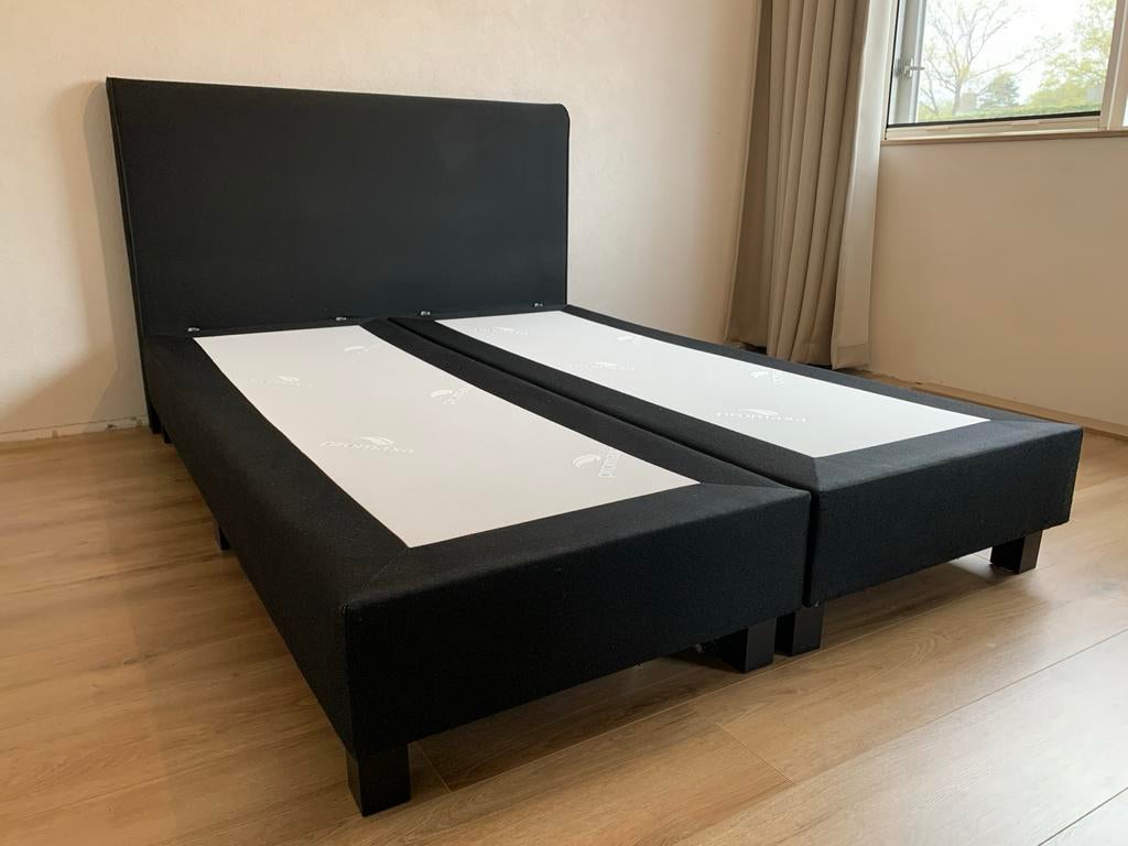 Zwart tweepersoons boxspring bed met hoofdbord, Ophalen, Tweepersoons, Zo goed als nieuw, Modern