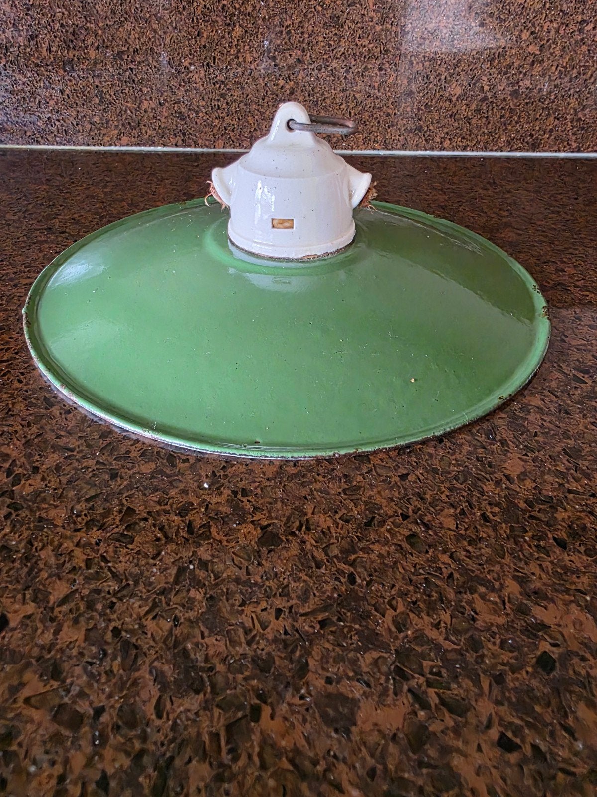 Emaille lampenkap met porseleinen fitting, Antiek en Kunst, Ophalen of Verzenden