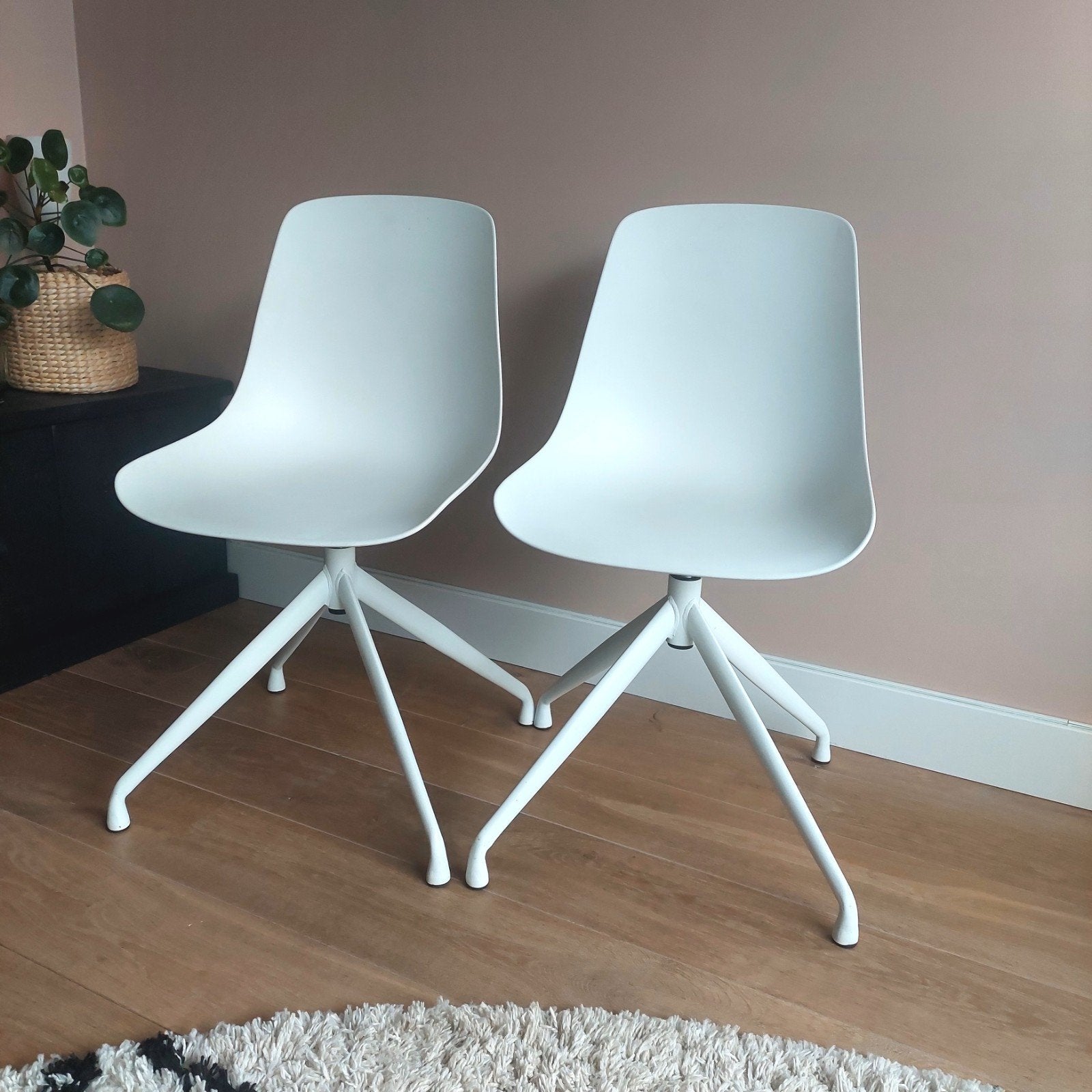 2 Nolon draaibare stoelen, metalen onderstel, Huis en Inrichting, Ophalen, Kunststof, Drie, Wit