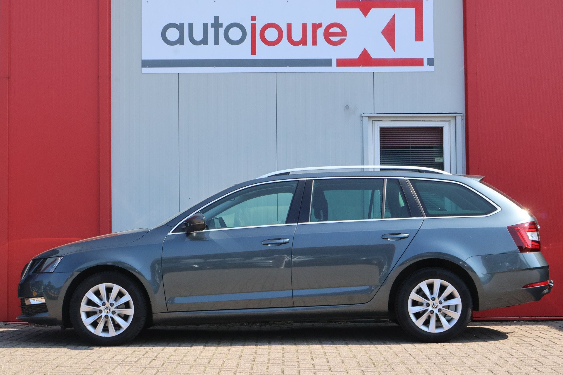 Skoda Octavia Combi 1.6 TDI DSG Greentech Clever Edition, Auto's, Dealer onderhouden, Gebruikt, 4 cilinders, Automatische klimaatregeling