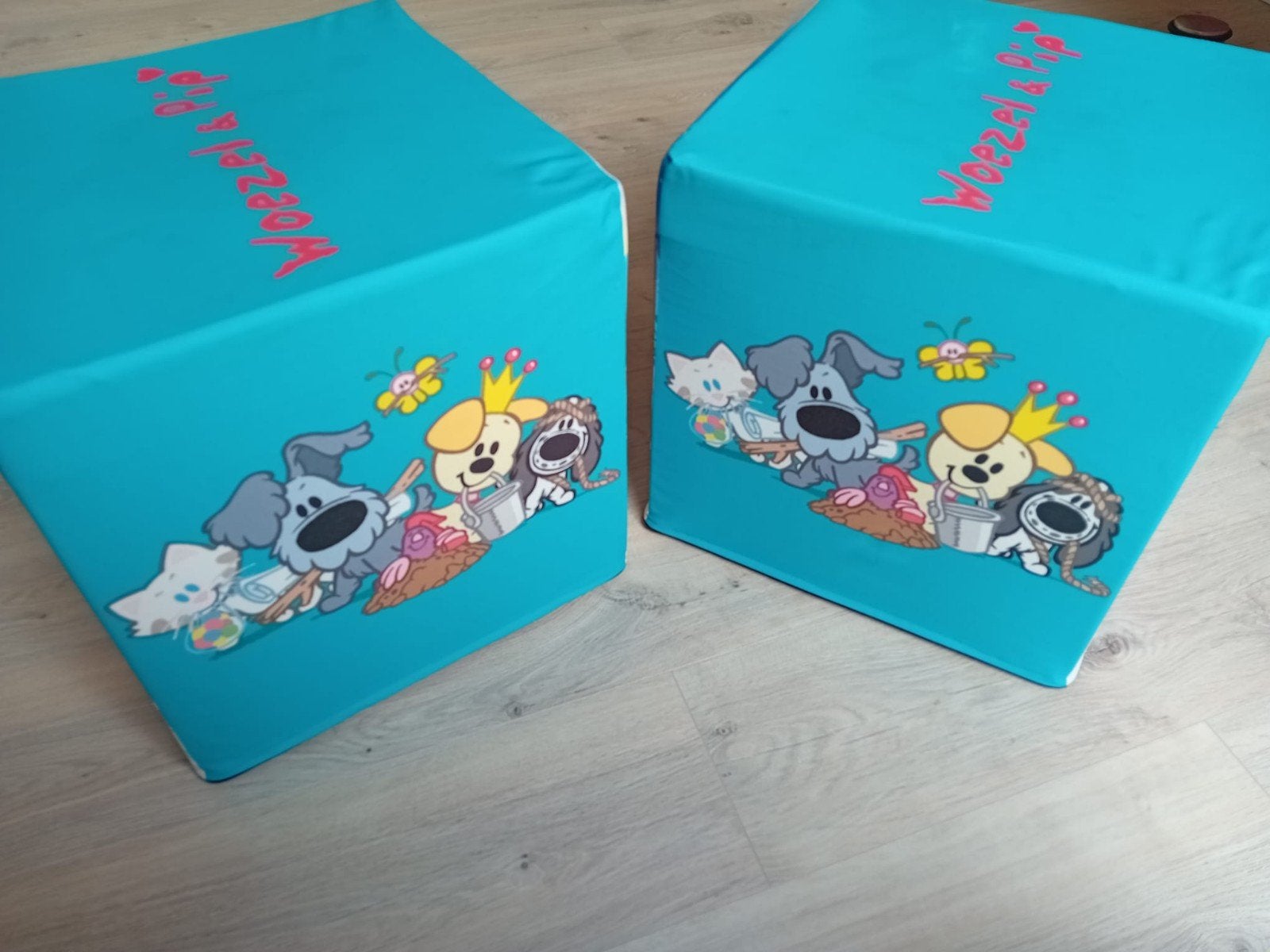 2 Woezel en Pip poefjes, Ophalen, Gebruikt, Vierkant, Stof
