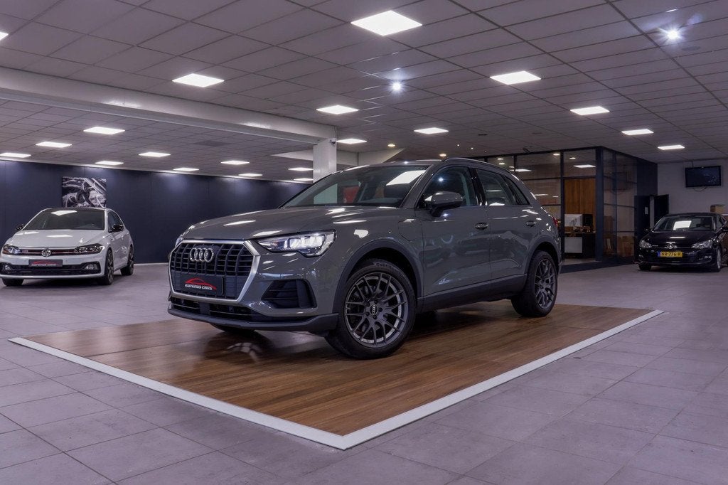 Audi Q3 45 TFSI e edition 245pk Chronos Grey/Virtual/ACC/Tre, Auto's, Audi, Stof, Gebruikt, 150 pk, Plug-in hybride