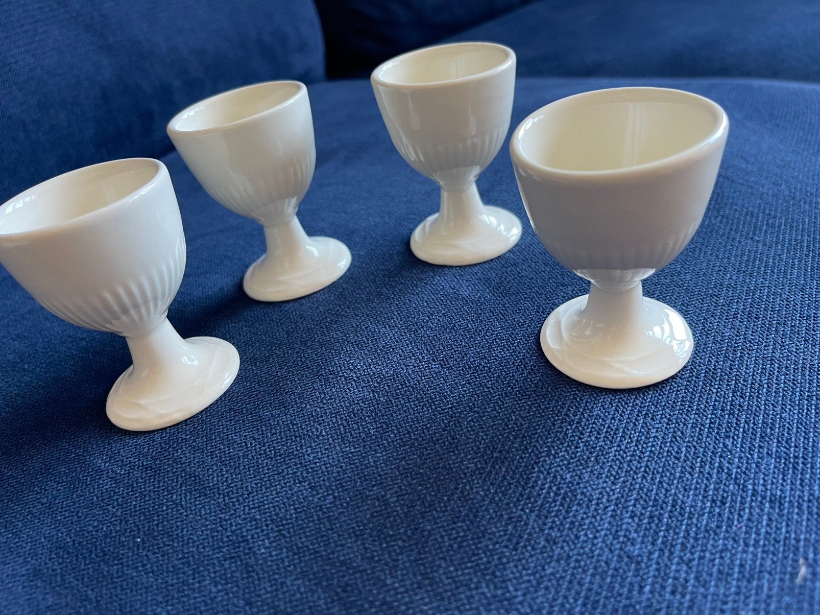 Eierdoppen 4 stuks , puntgaaf. Porselein., Huis en Inrichting, Keuken | Servies, Overige materialen, Overige merken, Overige typen