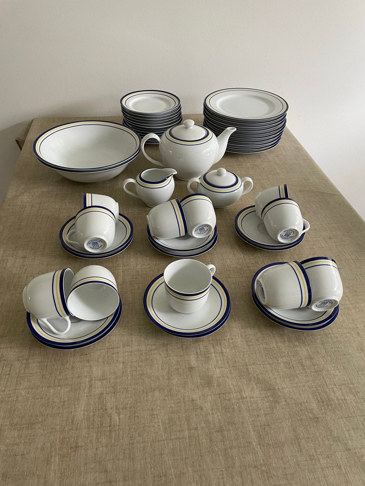 Vintage Wit Porselein Servies Fantasy - Geel/Blauw rand, Ophalen, Overige merken, Overige typen, Vintage