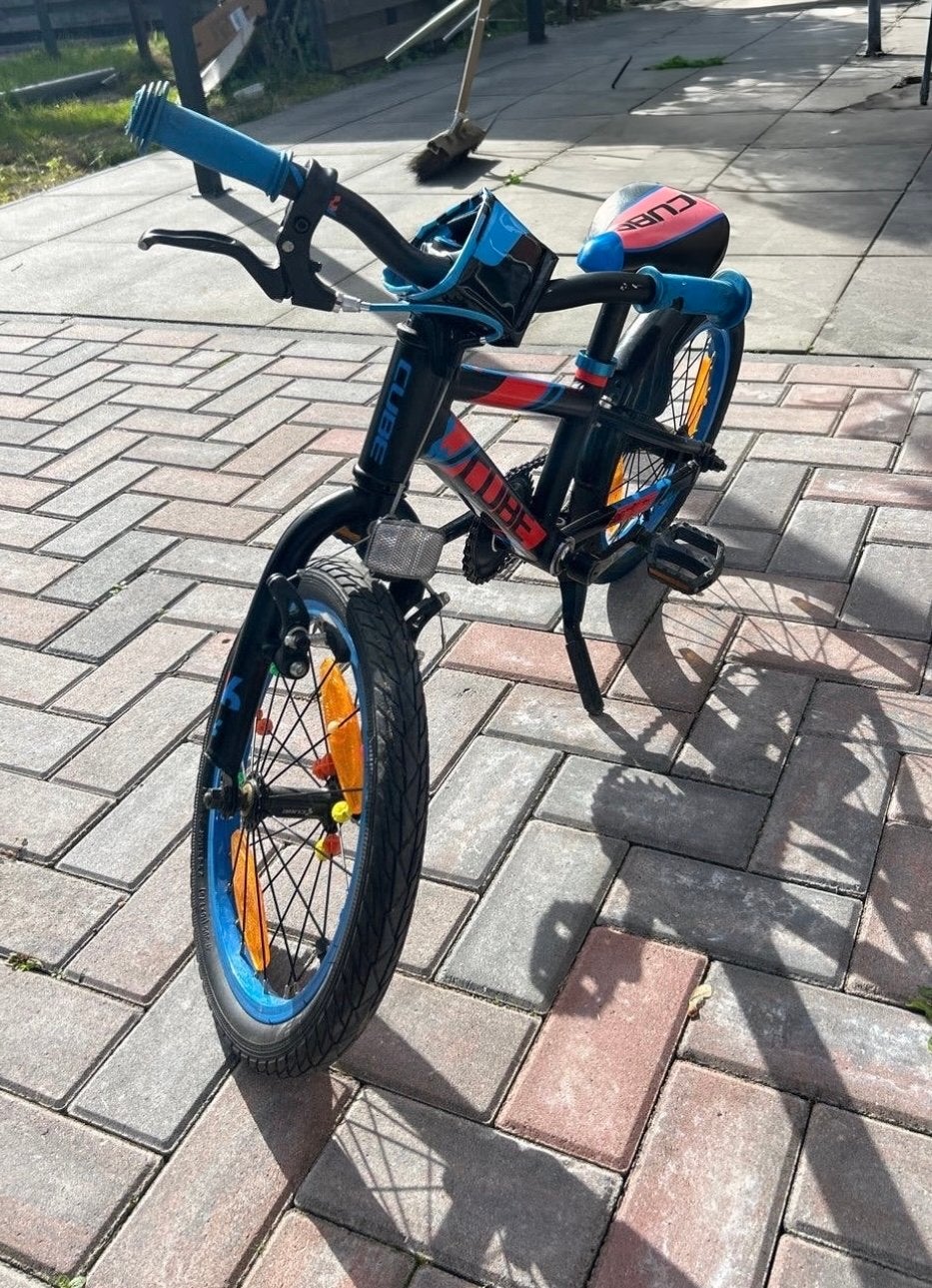 Cube Kinderfiets 16 inch - Zwart/Blauw/Rood, Ophalen, Gebruikt, Velgrem, 16 tot 20 inch