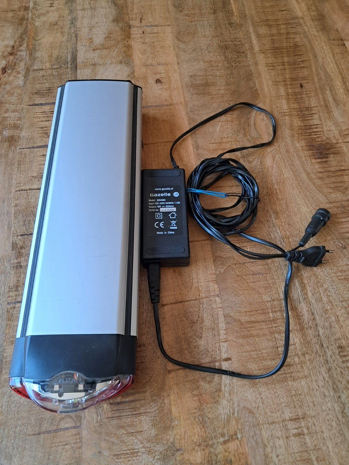 Gazelle fietsaccu en oplader - 36V 8.8Ah 317Wh, Ophalen, Gebruikt