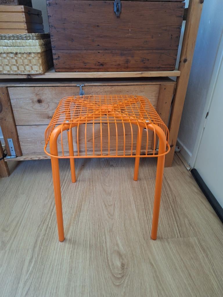 VÄSTERÖN kruk Ikea - collectors item, Ophalen of Verzenden, Zo goed als nieuw, Staal