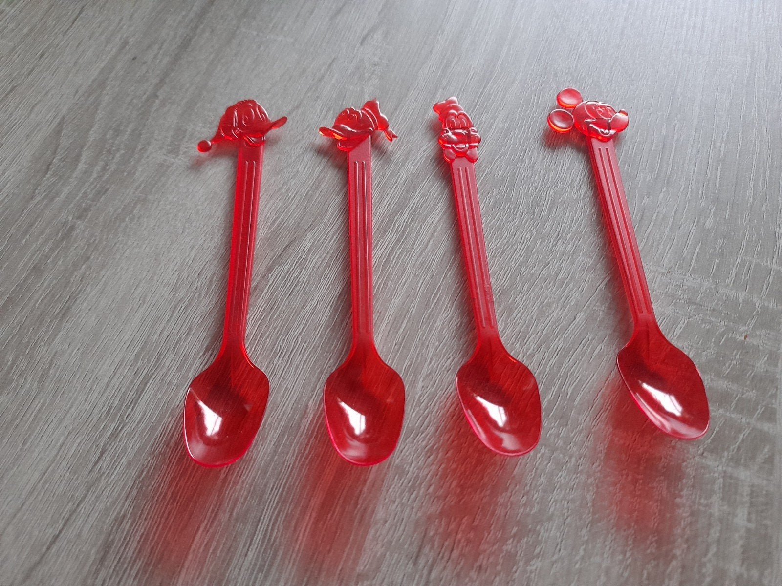 4 plastic lepeltjes met Disney karakters, Verzamelen, Ophalen of Verzenden, Goofy of Pluto, Nieuw, Beeldje of Figuurtje