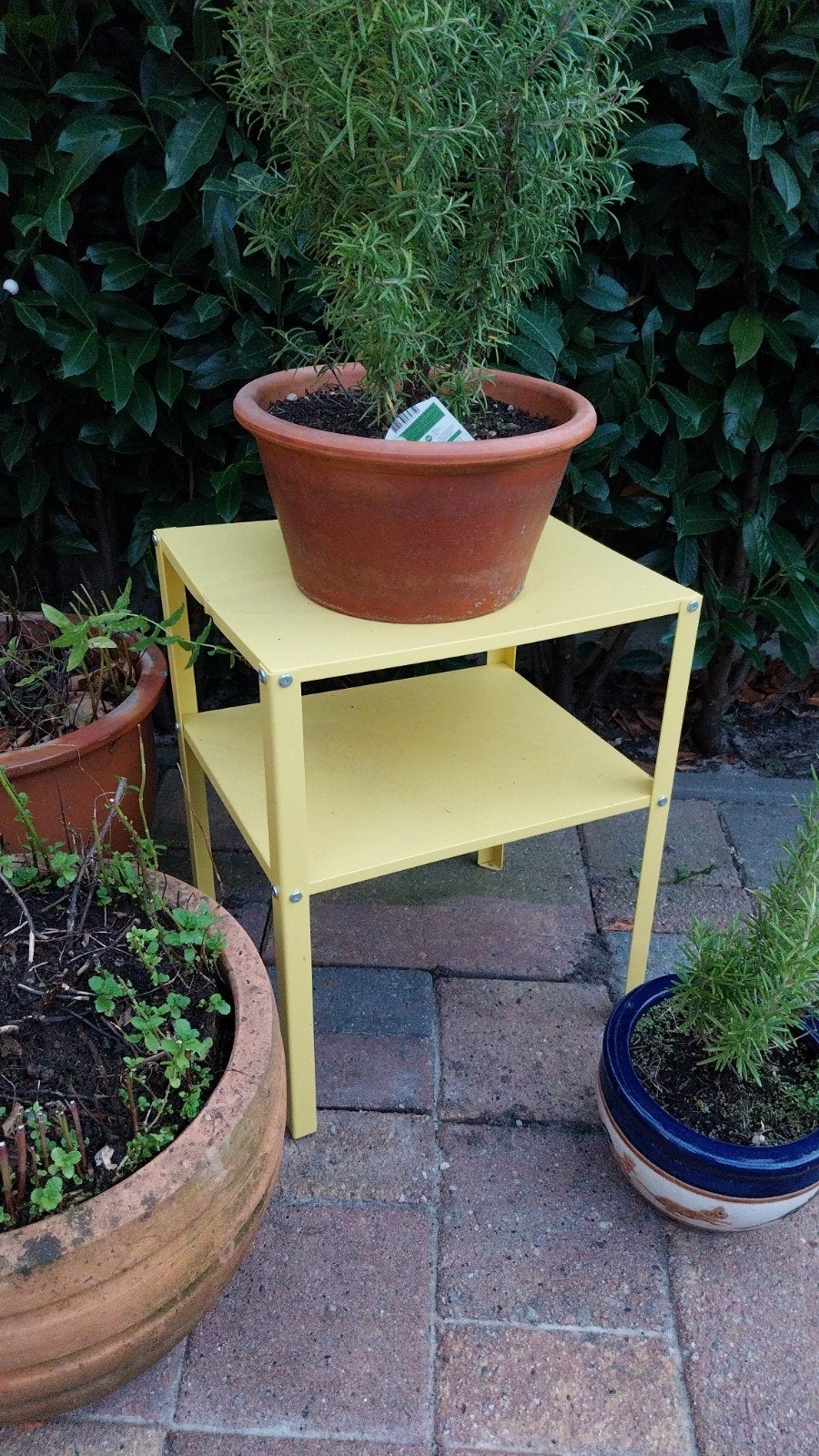 gratis af te halen geel tafeltje, Tuin en Terras, Bloembakken en Plantenbakken, Ophalen, Gebruikt, Minder dan 30 cm, Rond