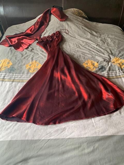 Diep Rode dames Gala dress spagettiband + Stola, Ophalen, Galajurk, Maat 42/44 (L), Zo goed als nieuw