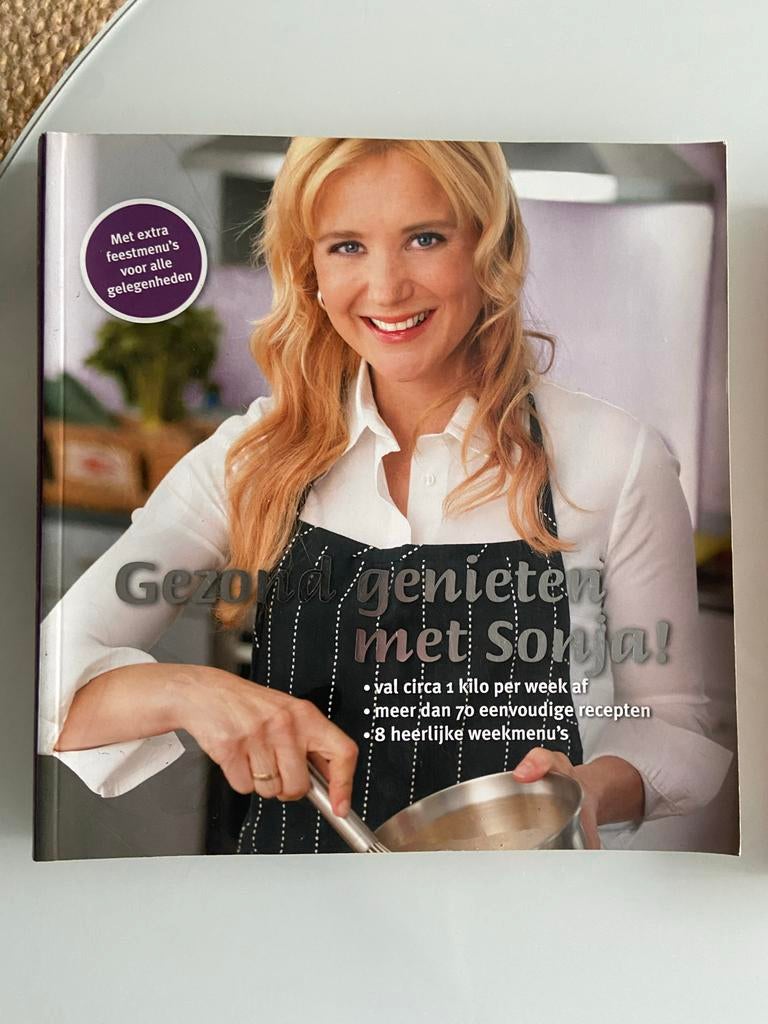 2 Sonja Bakker dieetboeken: Gezond genieten & Ideaal gewicht, Ophalen of Verzenden, Gelezen, Dieet en Voeding