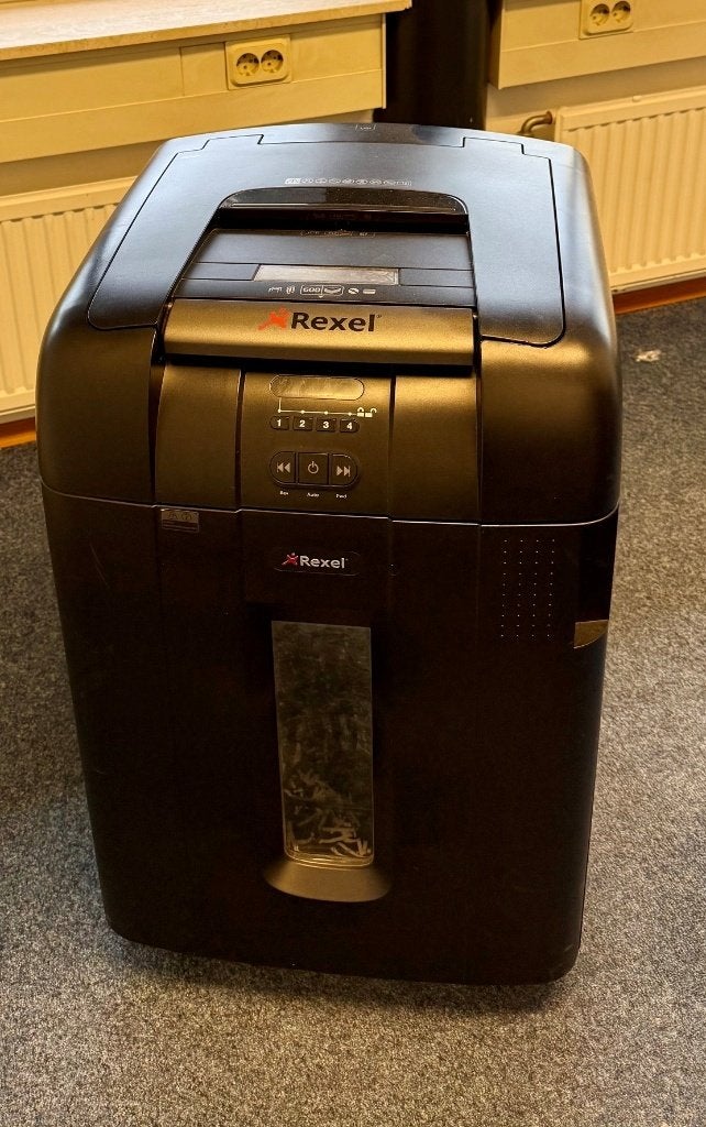 Rexel automatische papiervernietiger grote kantooruitvoering, Ophalen, Gebruikt, Rexel, https://www.rexeleurope.com/nl-nl/