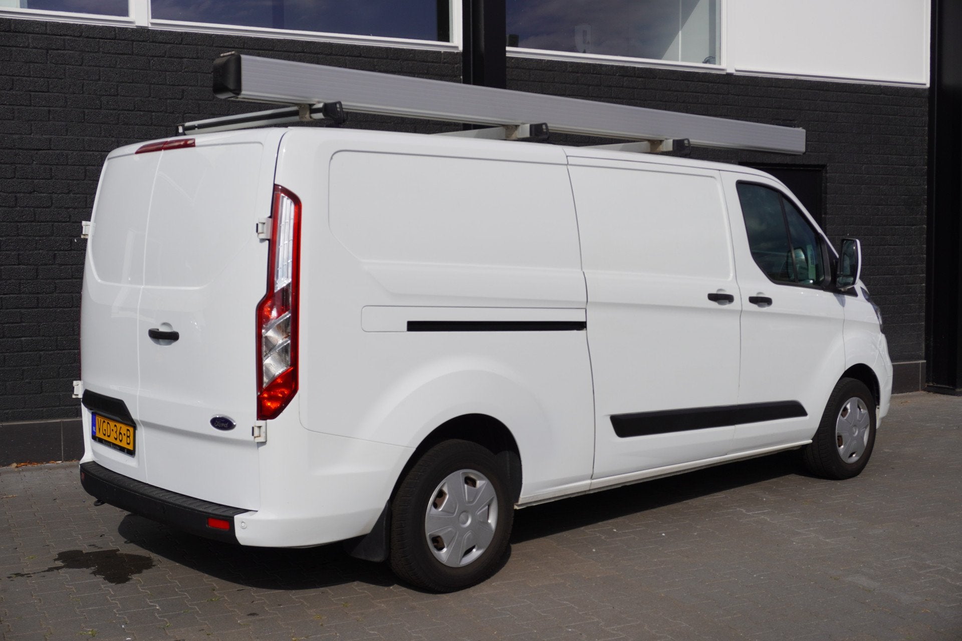 Ford Transit Custom 2.0 TDCI L2 EURO 6 - Airco - Navi - Crui, Voorwielaandrijving, 4 cilinders, Wit, Origineel Nederlands