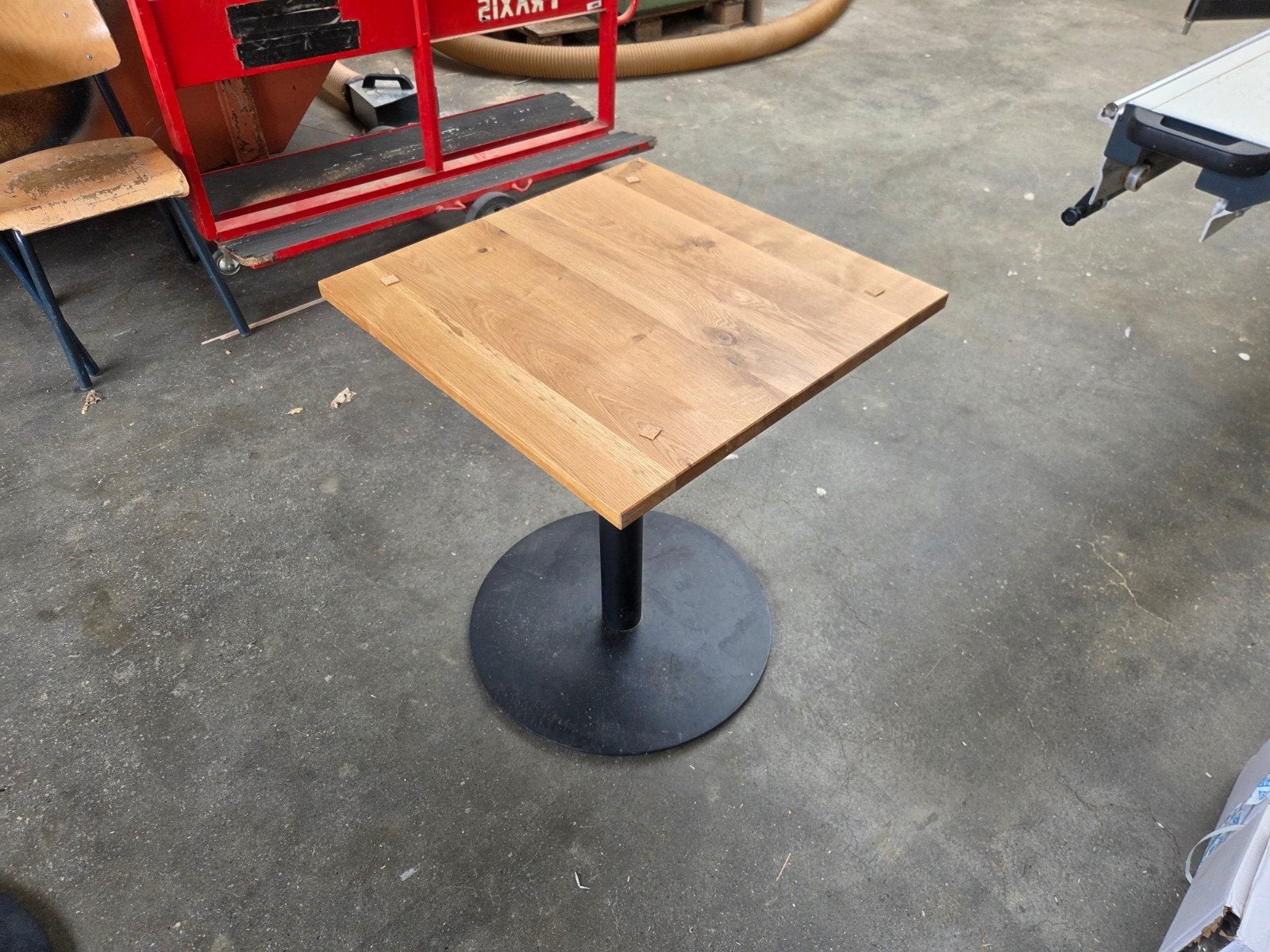 Set van 2 massief eiken tafels met zwart stalen onderstel, Ophalen, Nieuw, Eikenhout
