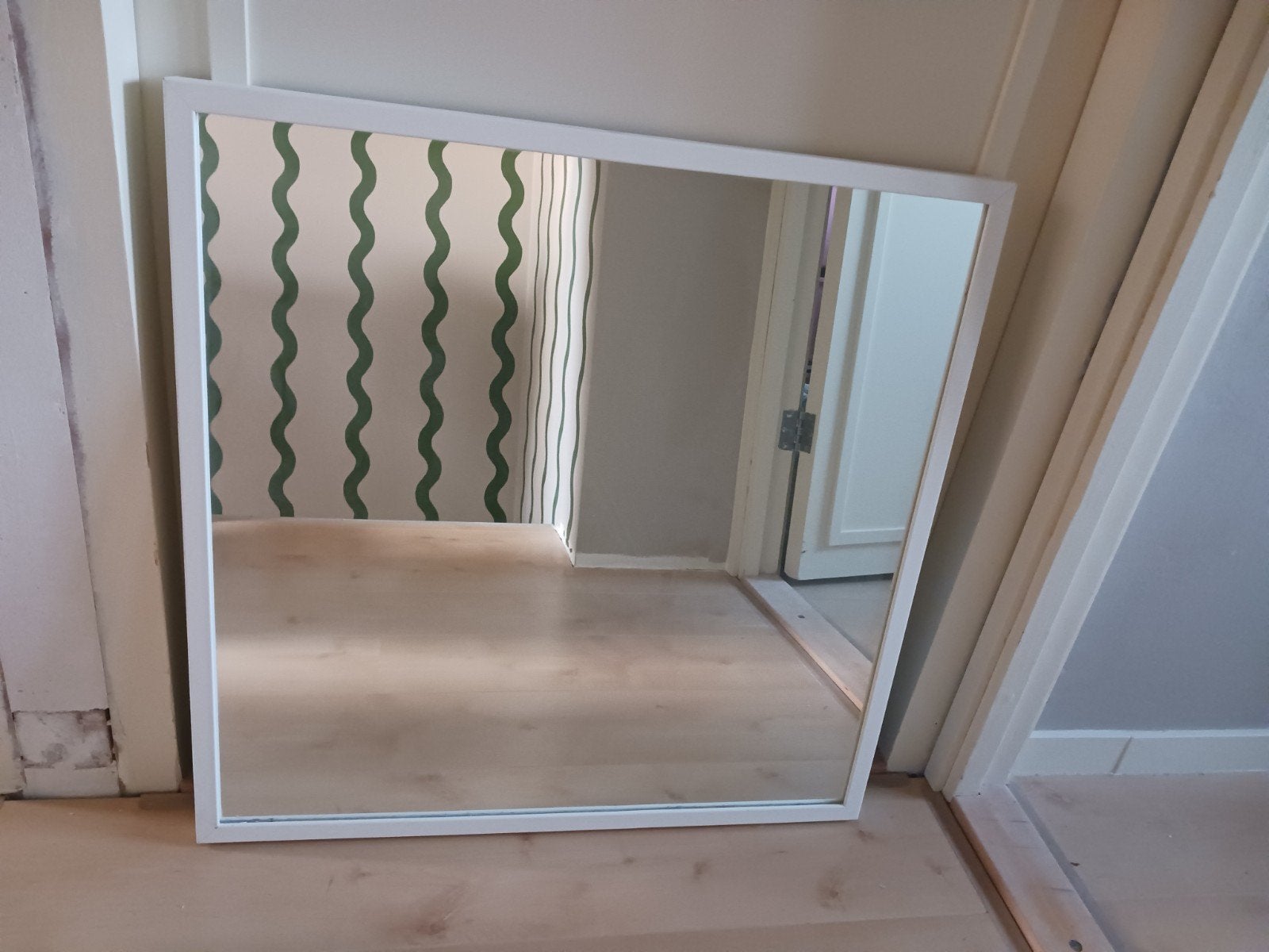 Witte vierkante spiegel ikea stave, Huis en Inrichting, Woonaccessoires | Spiegels, Ophalen, Gebruikt, Vierkant, 50 tot 75 cm