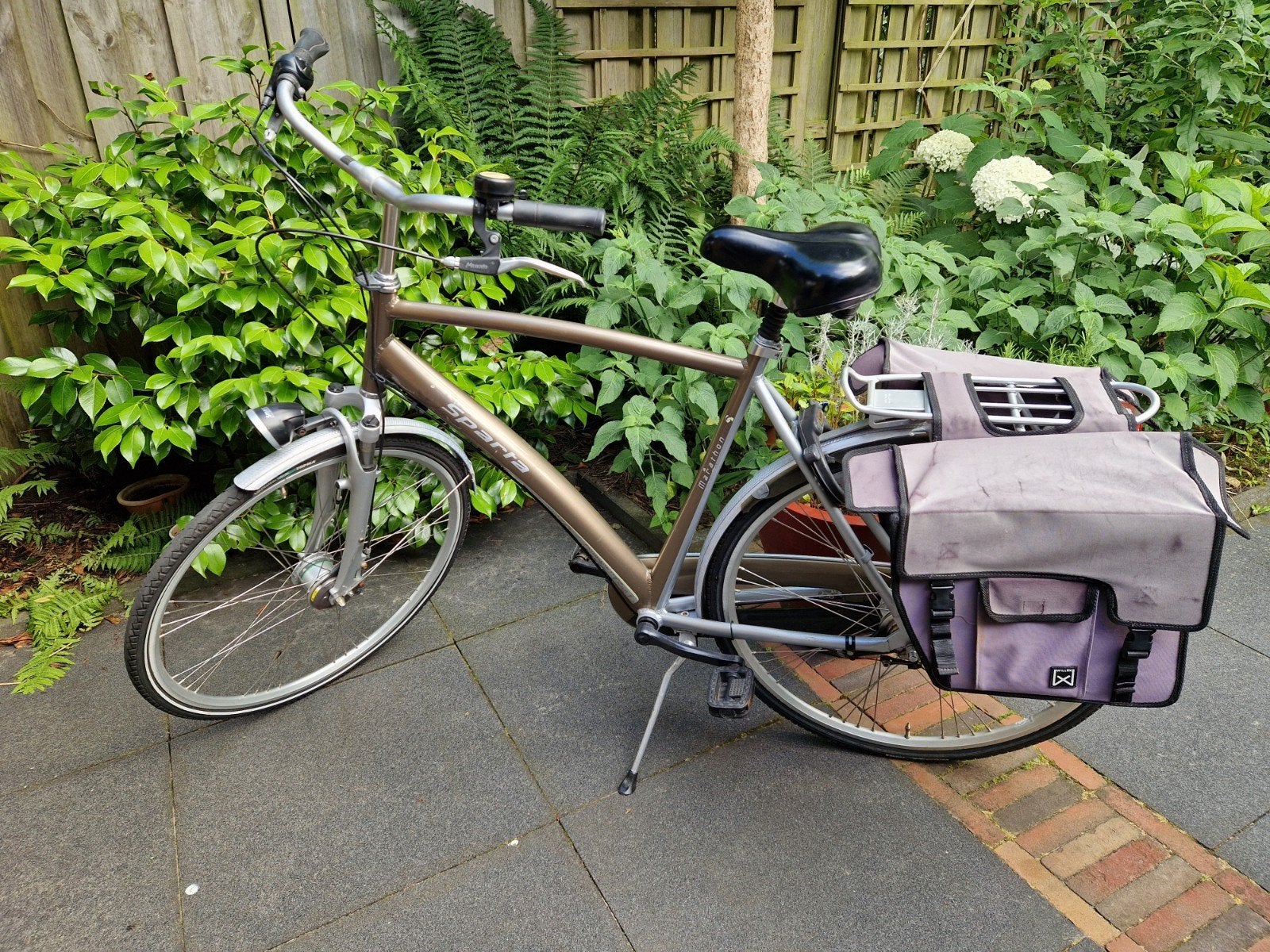 Sparta herenfiets met fietstassen, Ophalen, Sparta, Versnellingen, Trommelrem
