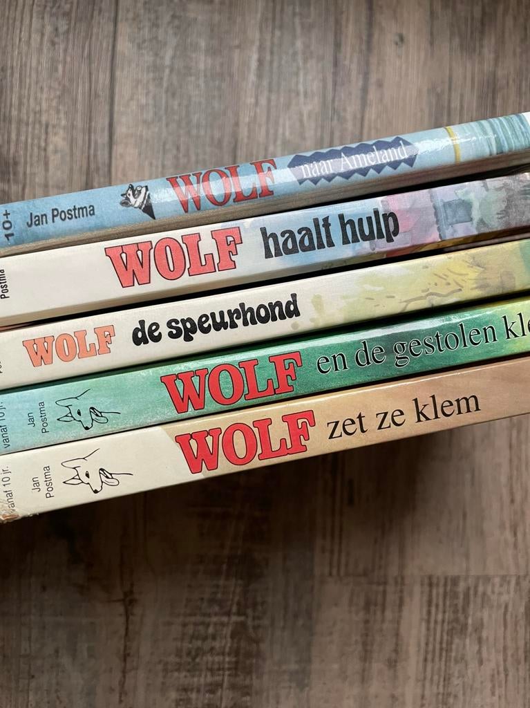 4 wolf boeken, Ophalen of Verzenden, Zo goed als nieuw