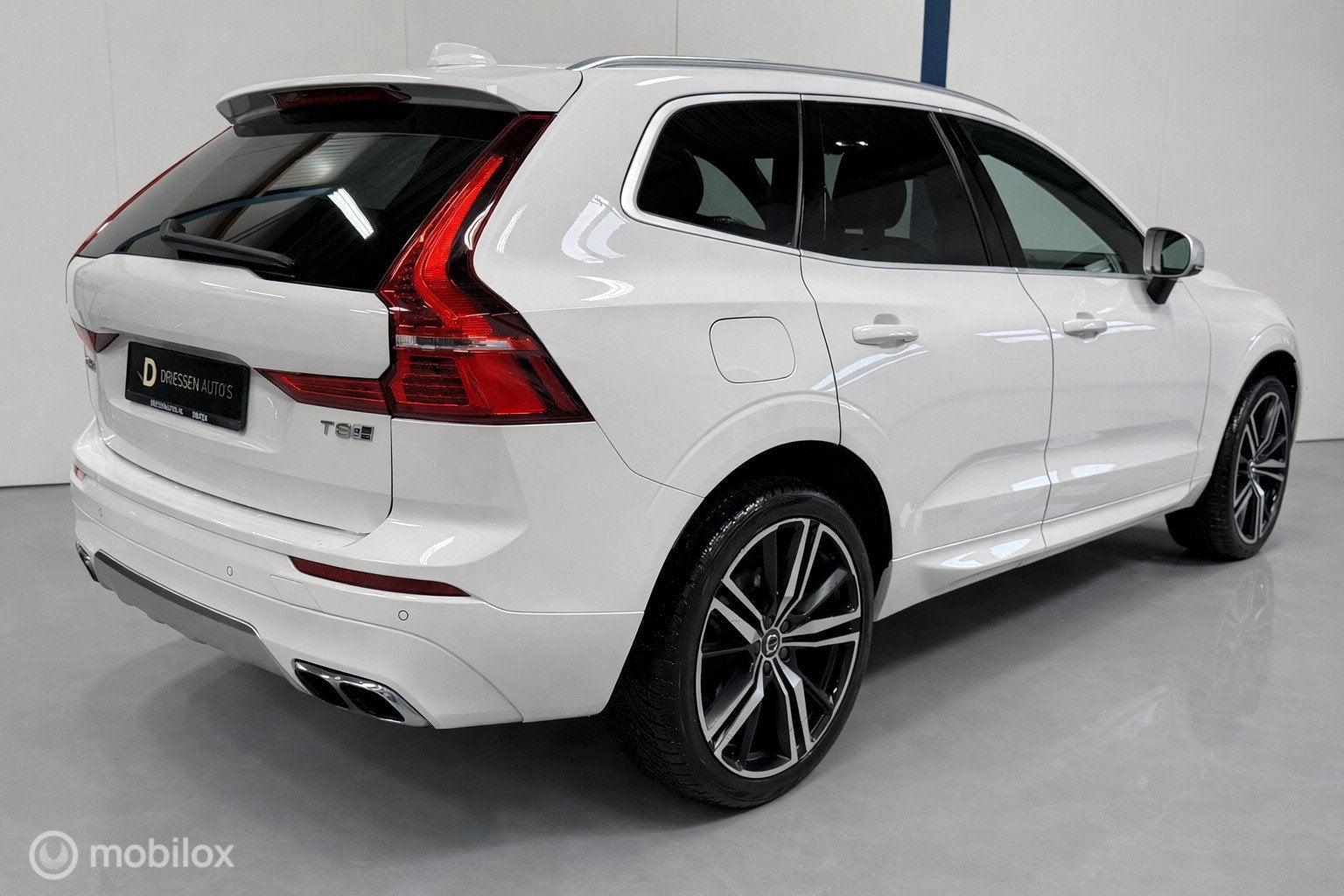 Volvo XC60 2.0 T8 Twin Engine AWD R-Design PANO / 360 CAM, Auto's, Volvo, Automaat, Gebruikt, 4 cilinders, 1969 cc