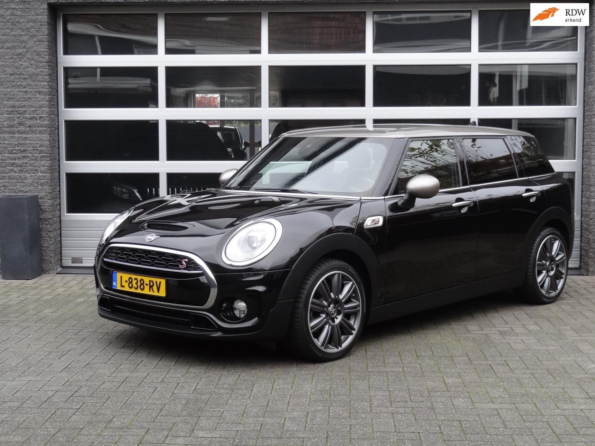 Mini Mini Clubman 2.0 Cooper S Knightsbridge Edition Automaa, Auto's, Automatische klimaatregeling, Gebruikt, Leder en Stof, Zwart