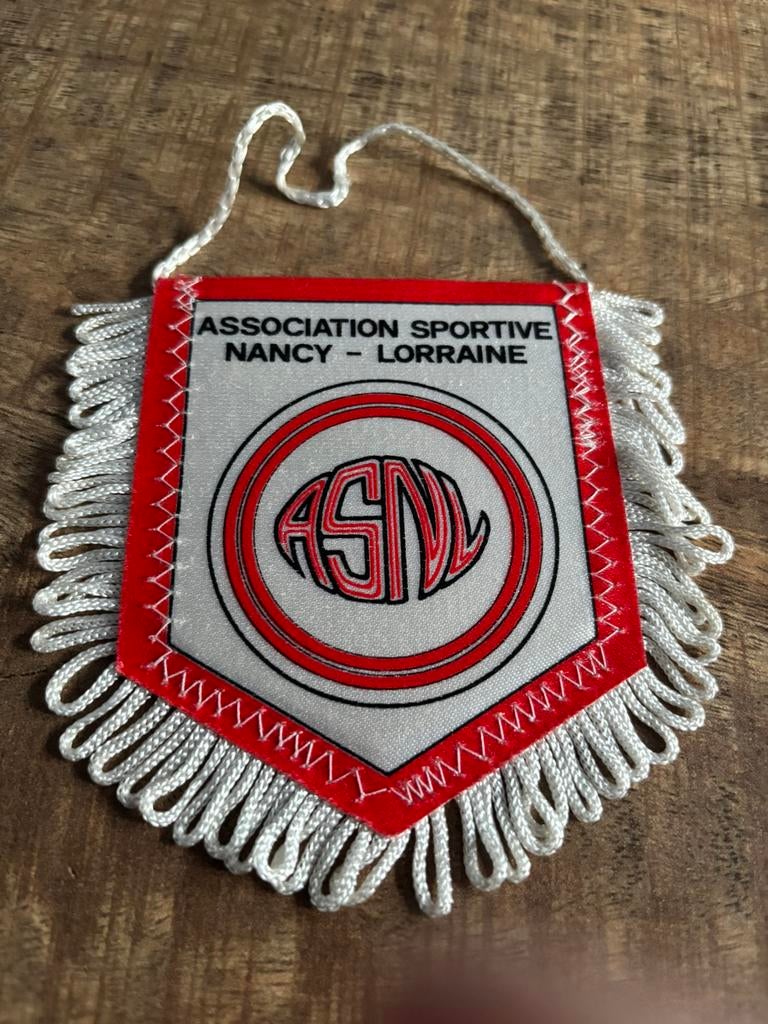 AS Nancy Lorraine vaantje, Ophalen of Verzenden, Zo goed als nieuw, Buitenlandse clubs, Vaantje of Sjaal