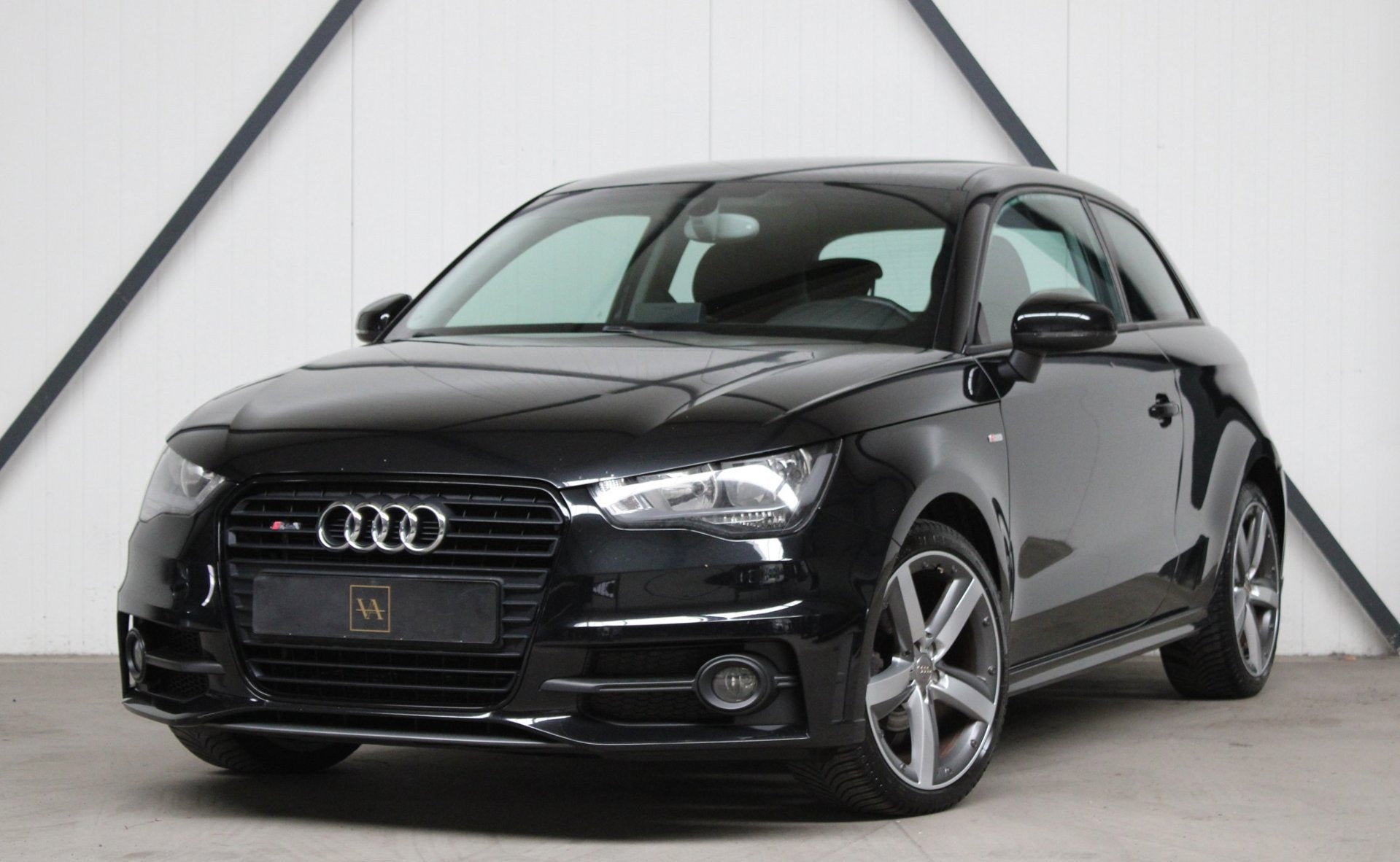 Audi A1 1.2 TFSI S-Line sportpakket, Bluetooth, Clima, Stoel, Voorwielaandrijving, Zwart, 4 cilinders, 4 stoelen