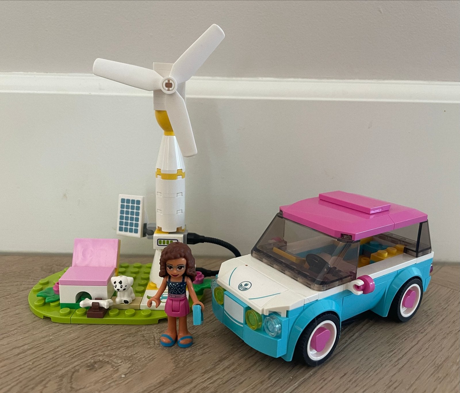LEGO Friends 41443 - Elektrische auto met laadstation, Lego, Friends, Ophalen of Verzenden, Zo goed als nieuw