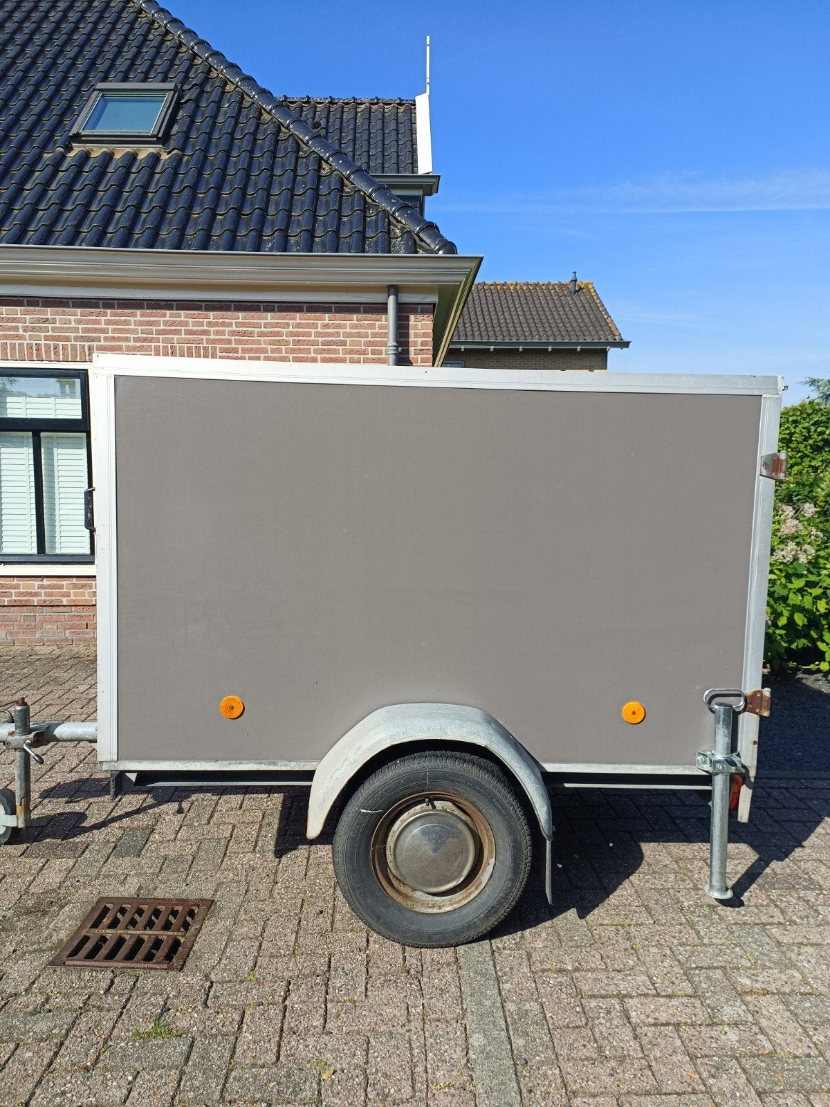 Hapert Gesloten Aanhangwagen - Ideaal voor Transport, Ophalen of Verzenden, Gebruikt