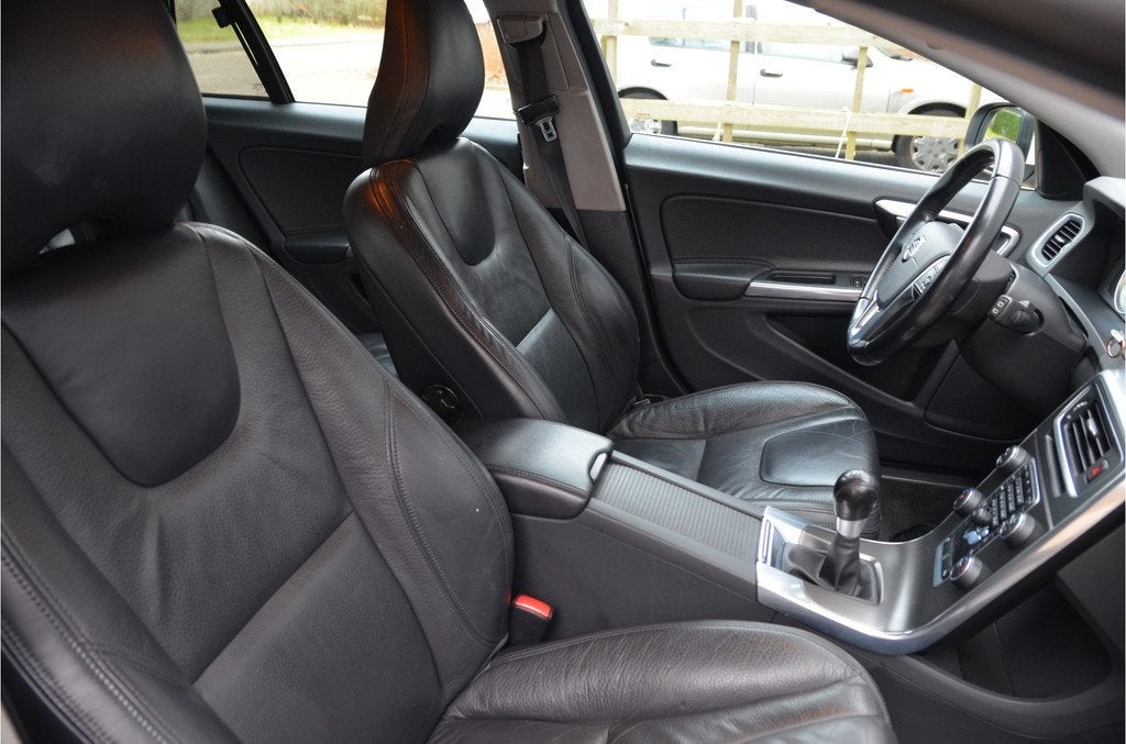 Volvo V60 1.6 T3 Summum Leder, 18" Alu, Nw Drukgroep/Massa v, Auto's, Voorwielaandrijving, Automatische klimaatregeling, Zwart
