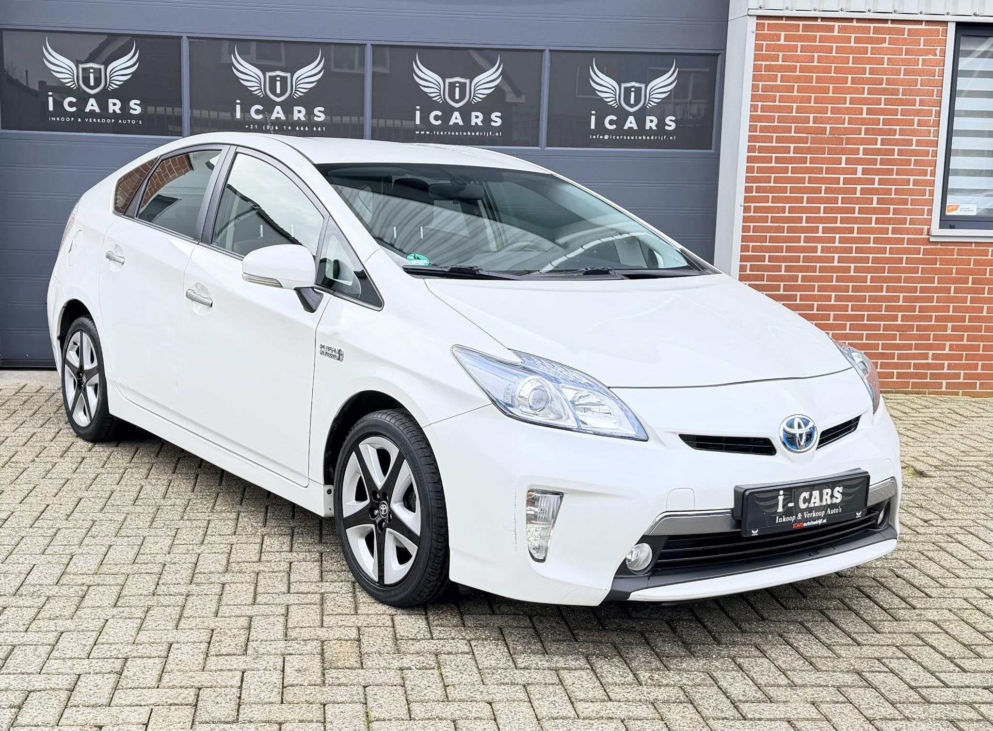 Toyota Prius 1.8 Plug-in Navi Head-up Dealer onderhouden, Auto's, 136 pk, Gebruikt, Met garantie (alle), Wit