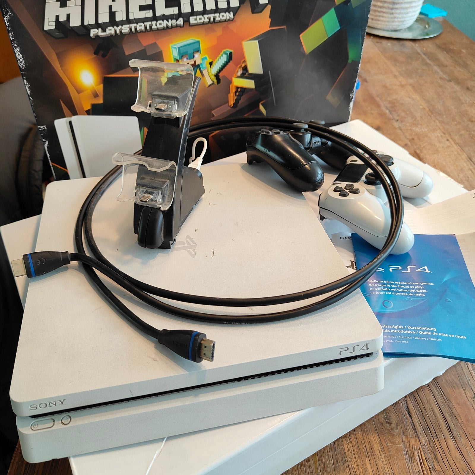 Witte PS4 Slim met 2 controllers en Minecraft, Spelcomputers en Games, Spelcomputers | Sony PlayStation 4, Met 2 controllers, Ophalen of Verzenden