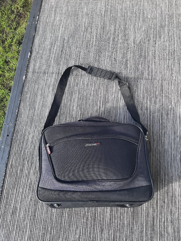 Laptoptas zwart, Ophalen of Verzenden, 17 inch of meer, Zo goed als nieuw, Zwart
