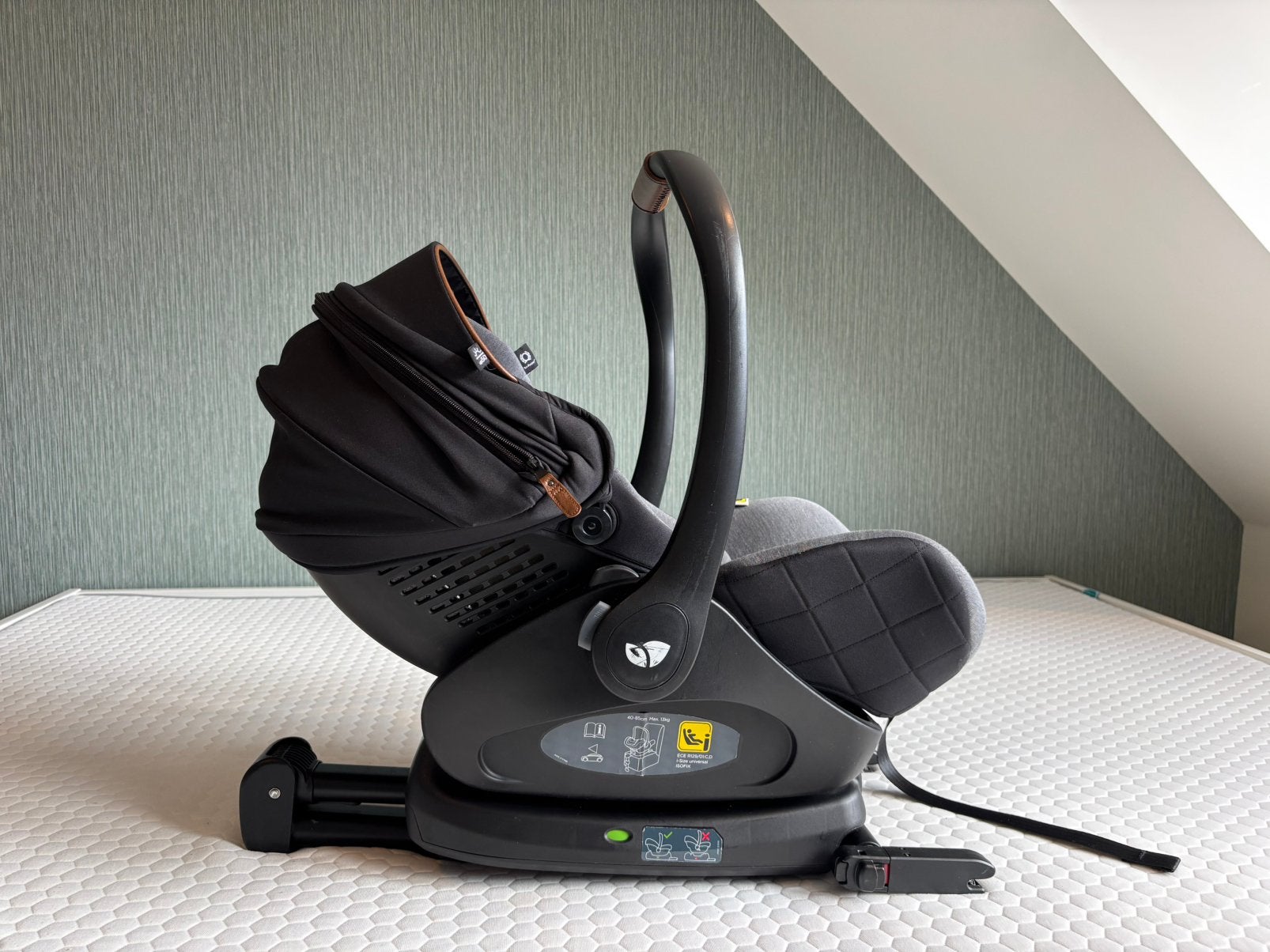 Joie Signature i-Level Autostoel + i-Base ISOFIX, Autogordel of Isofix, Afneembare rugleuning, Zo goed als nieuw, 0 t/m 13 kg