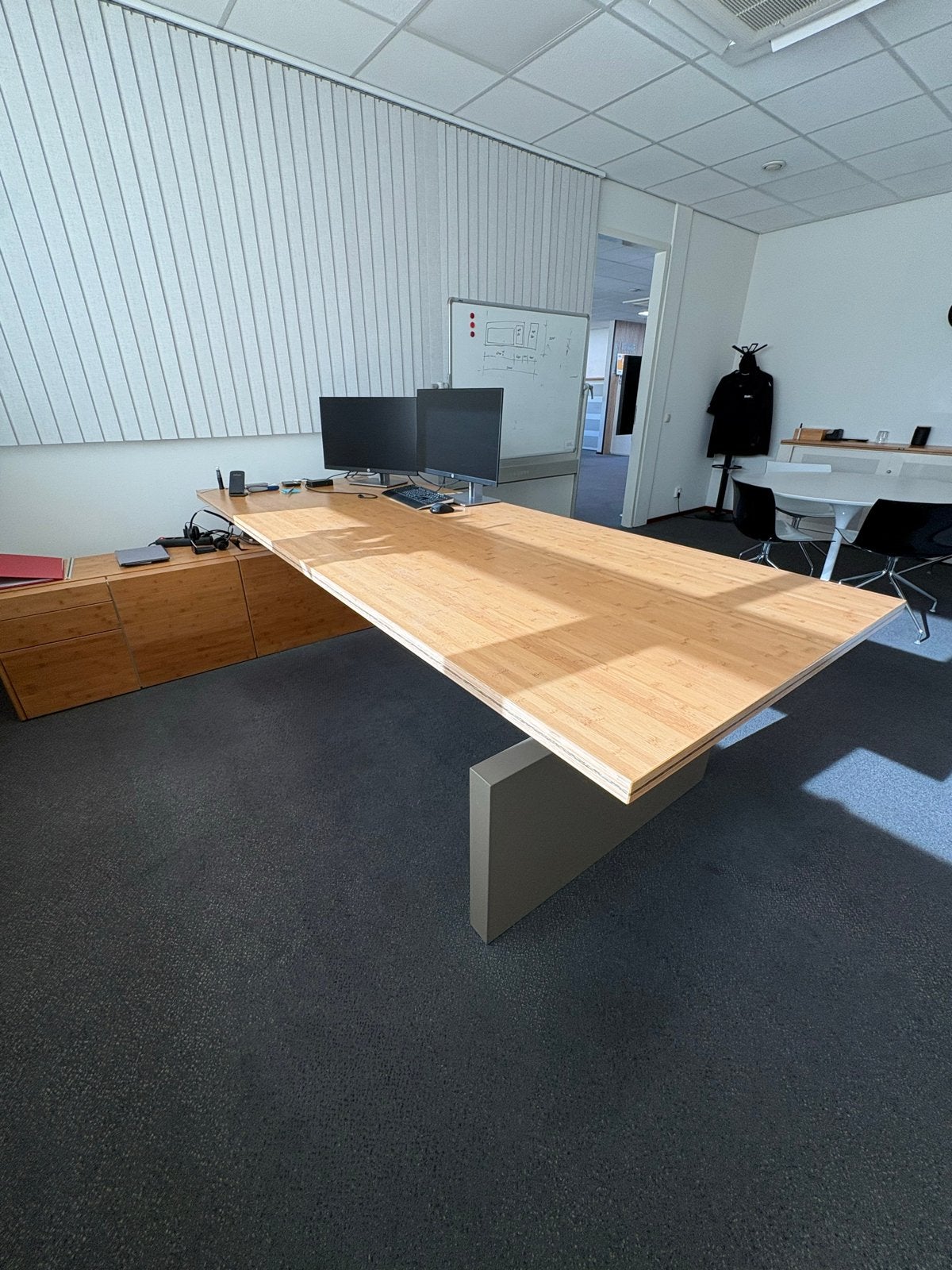 Luxe Bureau met Leren Bureaustoel en Opbergkast, Werkplek, Ophalen, Gebruikt, Bureau