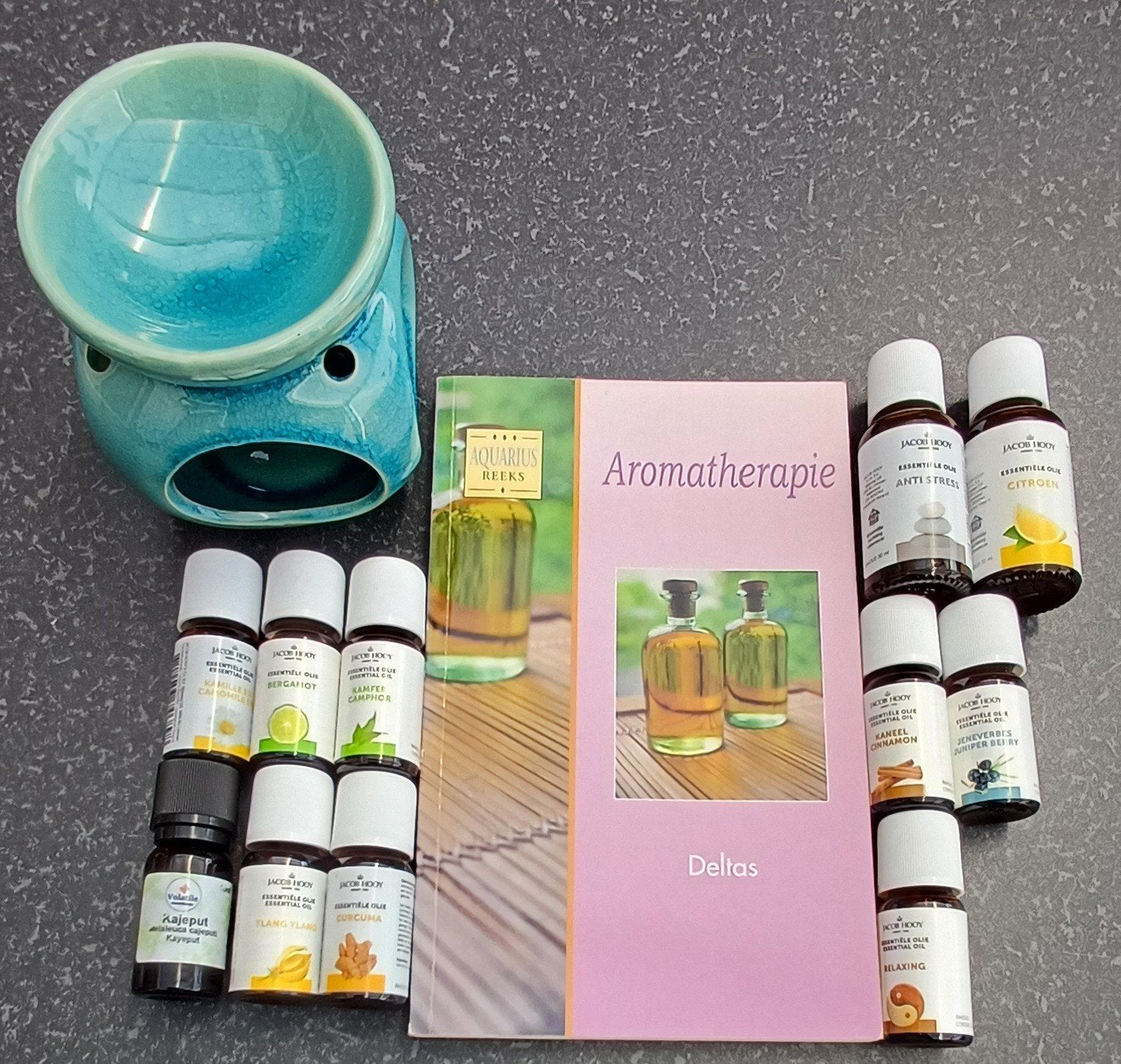 Boek Aromatherapie 11 flesjes etherische olie en brander, Sport en Fitness, Gezondheidsproducten en Wellness, Ophalen of Verzenden