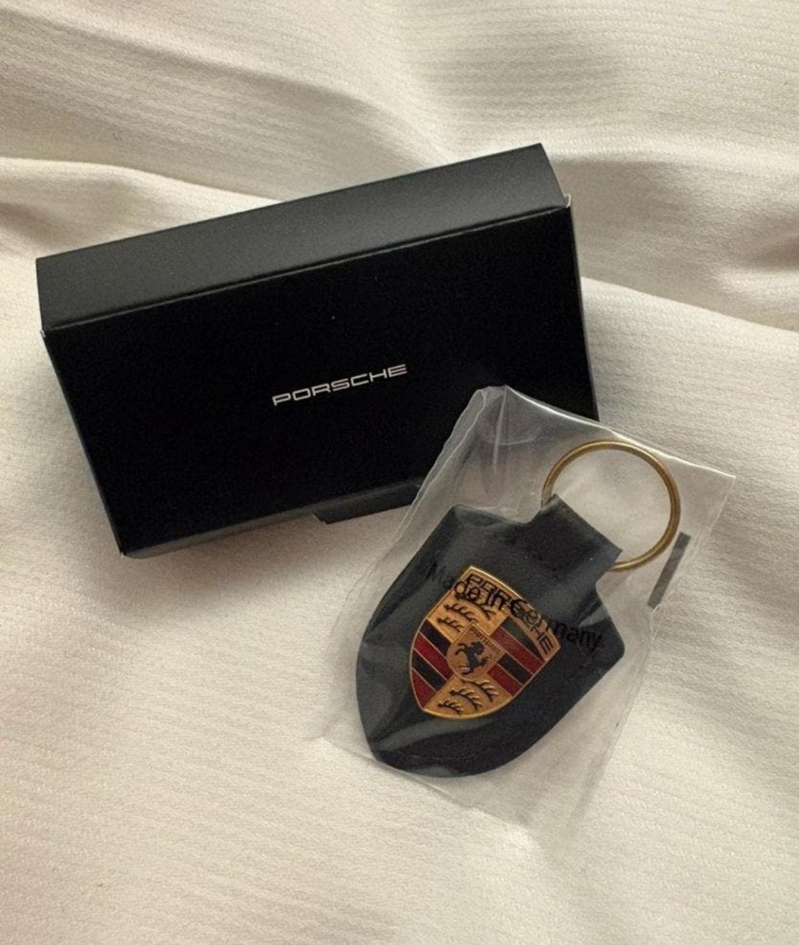 Nieuw origineel porsche sleutelhanger van echt leder 

Zie, Verzamelen, Sleutelhangers, Ophalen of Verzenden, Nieuw, Merk